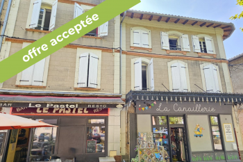 Ensemble immobilier 9 logements et 2 commerces, tous loués