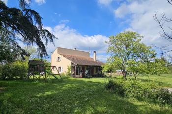 Nature as a backdrop, shed and enclosed grounds for horses