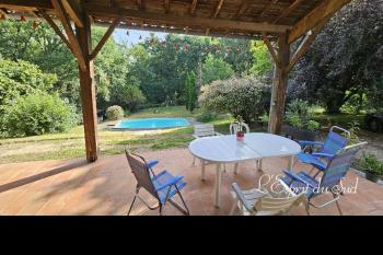 Renovated farmhouse in an enchanting setting, with swimming pool,