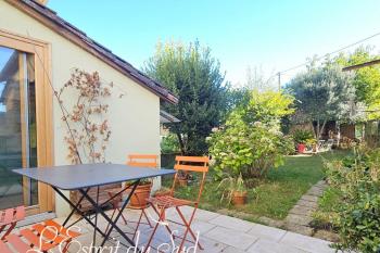 Charming renovated house with attractive outbuilding and garden in the heart of Rabastens