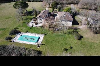 Superb property in 5 ha with a main house, a gite, office area and pool.