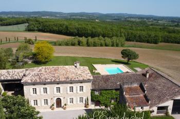An exceptional property with stunning views and no neighbours