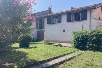 Grande maison, dépendances, joli jardin, garage