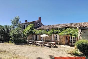 Two bedroom farmhouse with an income from a gite and B&B