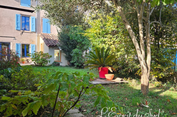 Charming renovated house with attractive outbuilding and garden in the heart of Rabastens