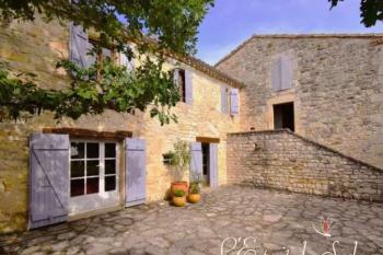 Une maison familiale de caractère, piscine