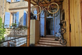 Immeuble bourgeois, jardin, et deux locaux ou appart. à louer