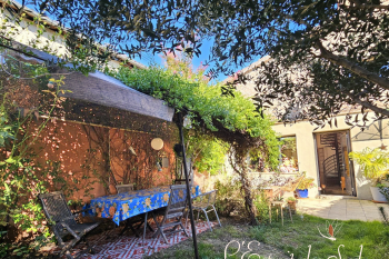 A unique house and garden, in a quiet city center location