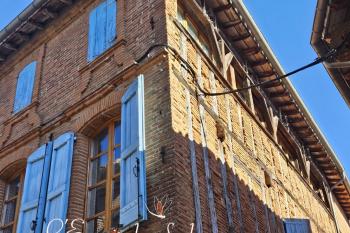 Renovated character building, 3 rented apartments and a cellar