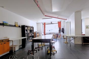 Une galerie d'art et 2 étages + combles à rénover