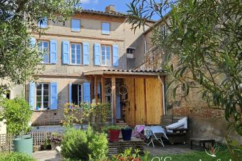 Maison bourgeoise, jardin, et terrasse couverte