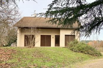 Maison des années 80 à rénover avec terrain arboré